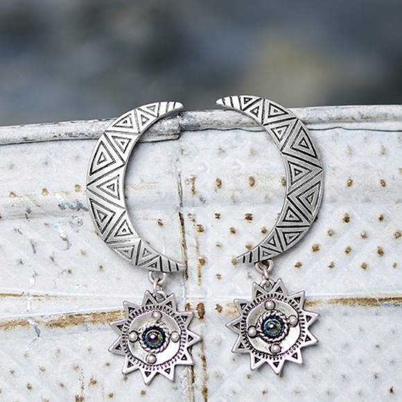 🌙Last pair!🌙Moon Goddess Earrings - Picture 8 of 8